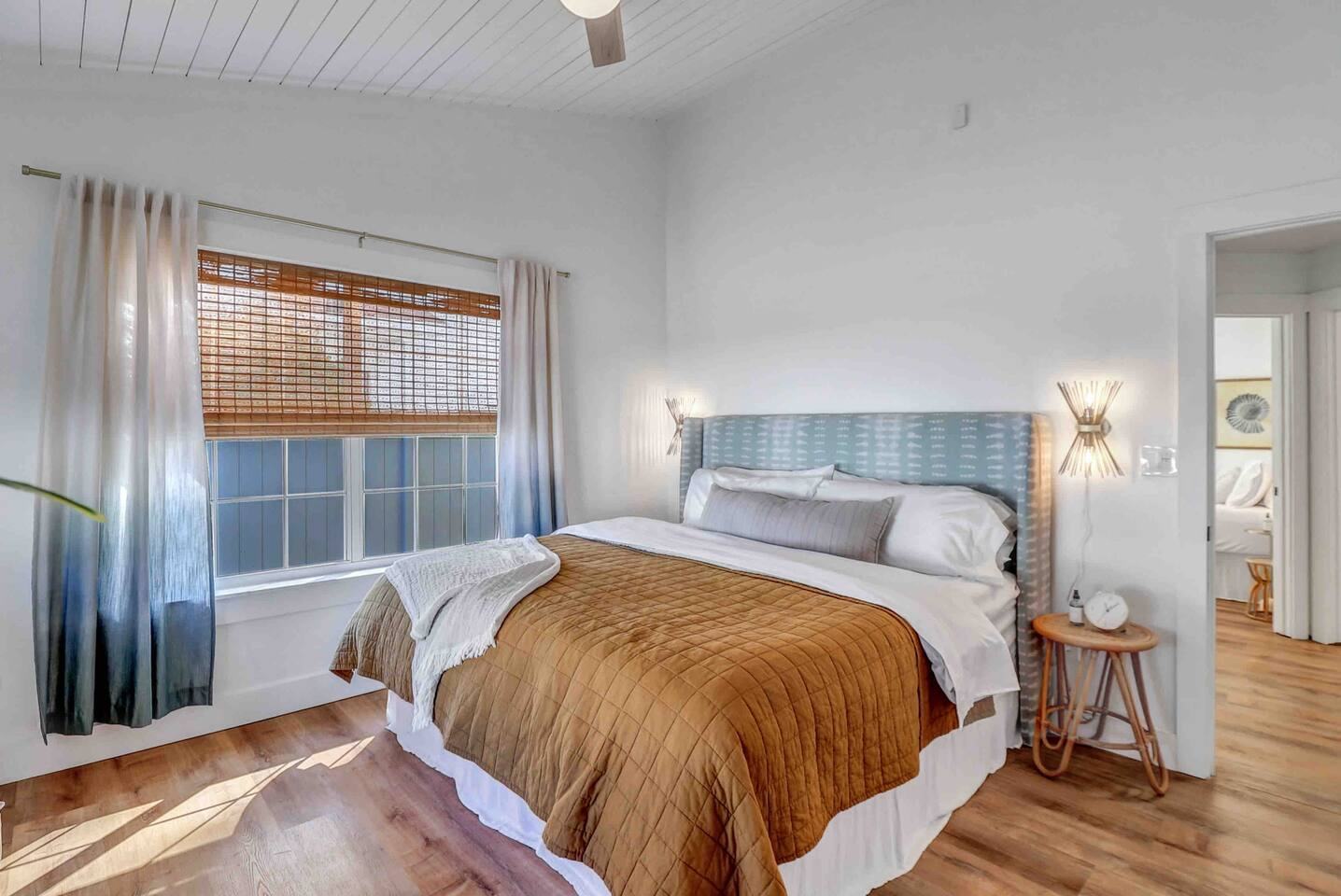 Primary Bedroom with 1 king bed