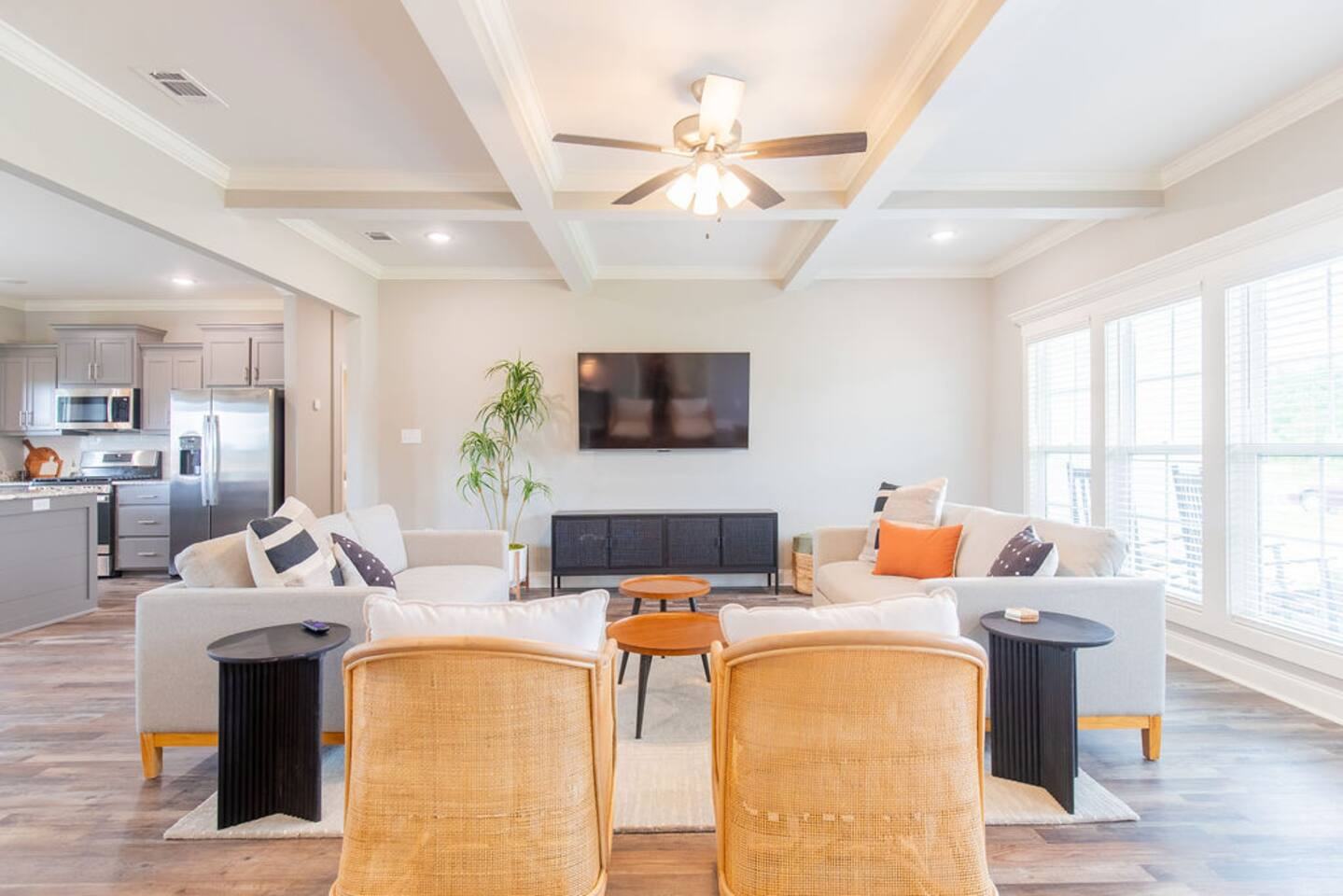 Cozy Modern Stay to Relax and Unwind in Hahira, Georgia