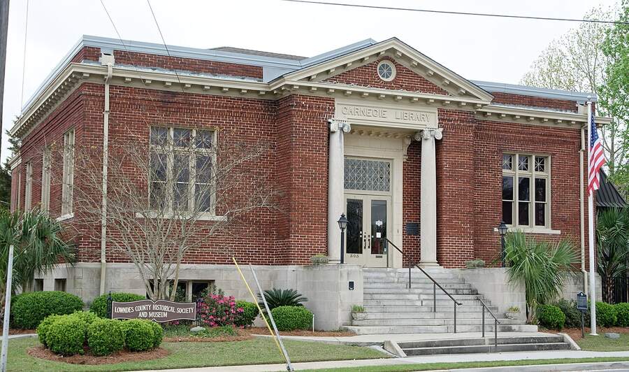 The red brick Carnegie Library building that houses the Lowndes County Historical Society and Museum