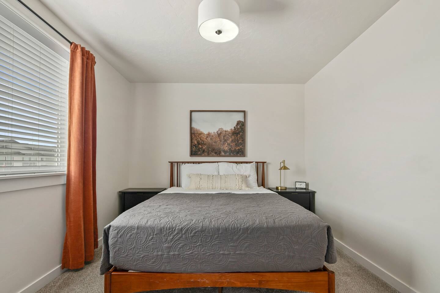 Queen Bedroom with 1 queen bed