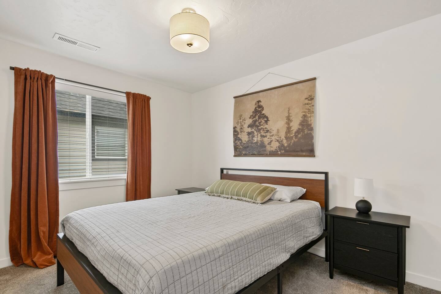 Second Queen Bedroom with 1 queen bed