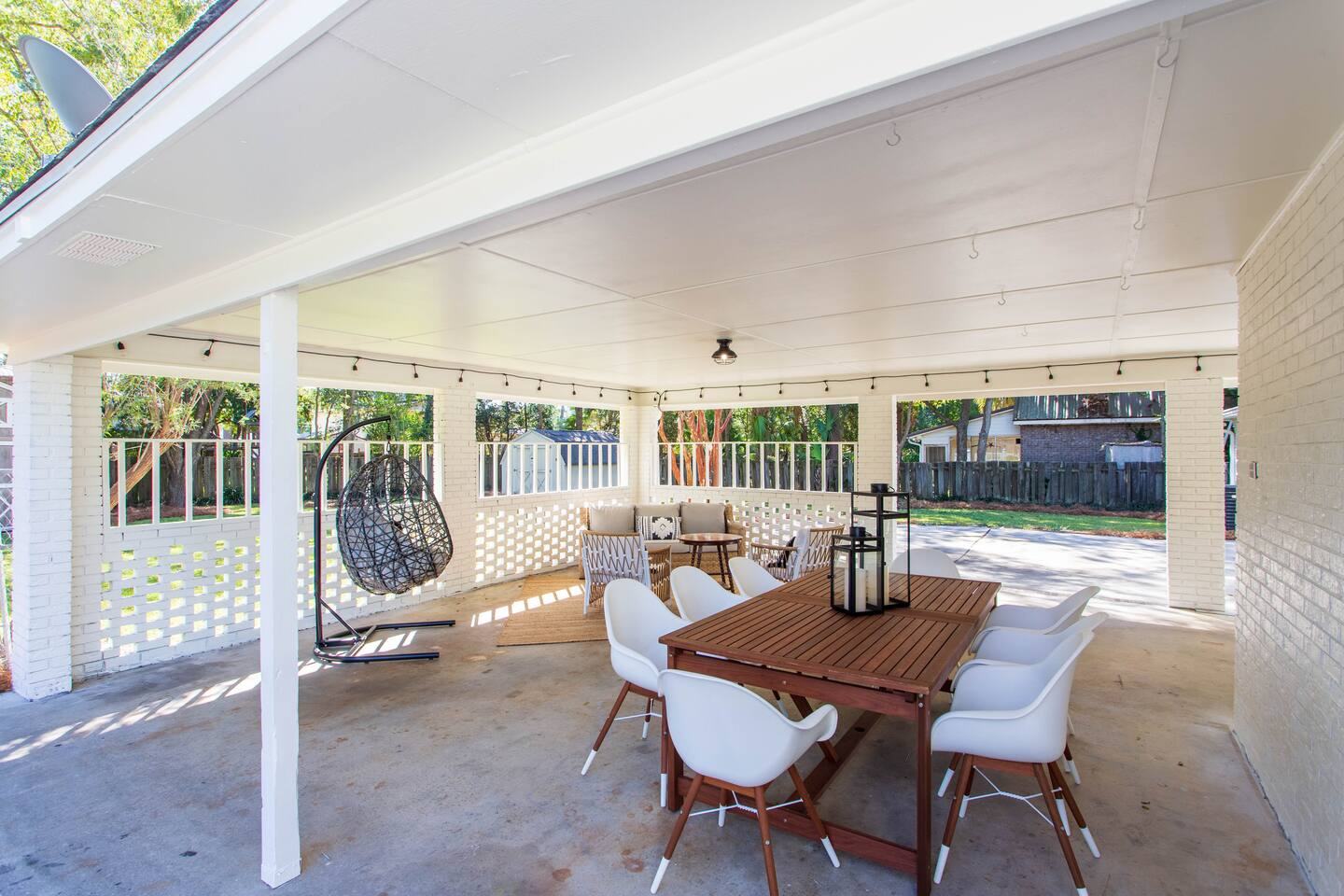 Screened porch dining table with seating for eight