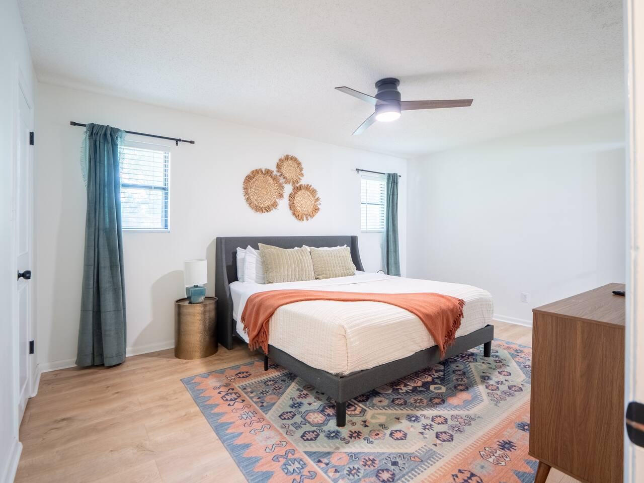 Primary Suite with 1 king bed