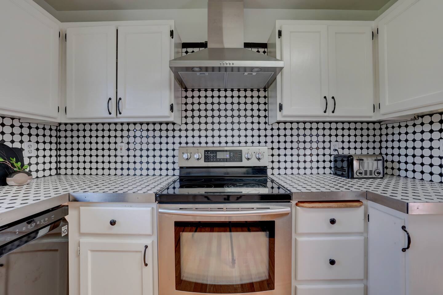 Kitchen with range and patterned tile backsplash