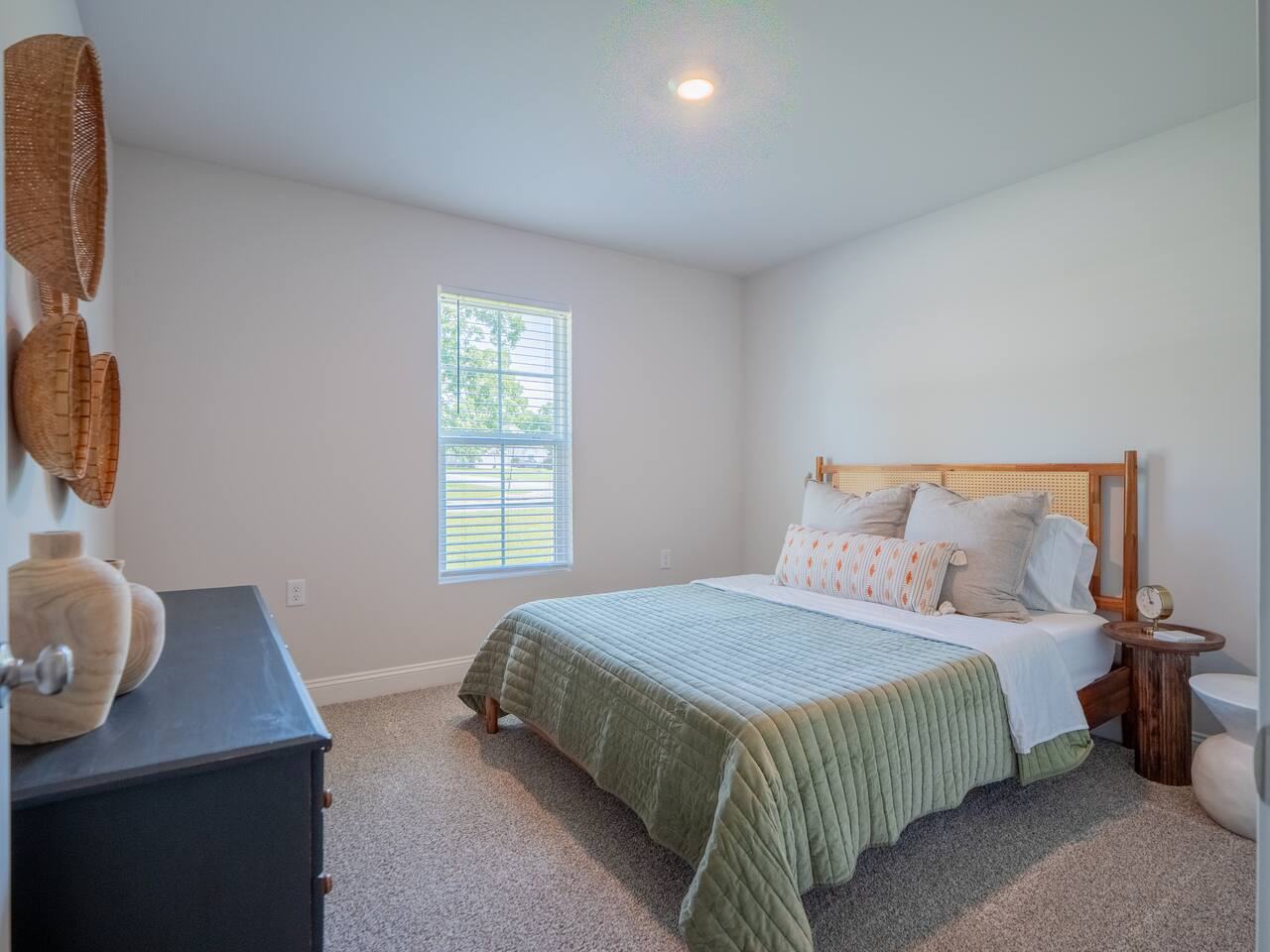 Queen Bedroom with 1 queen bed