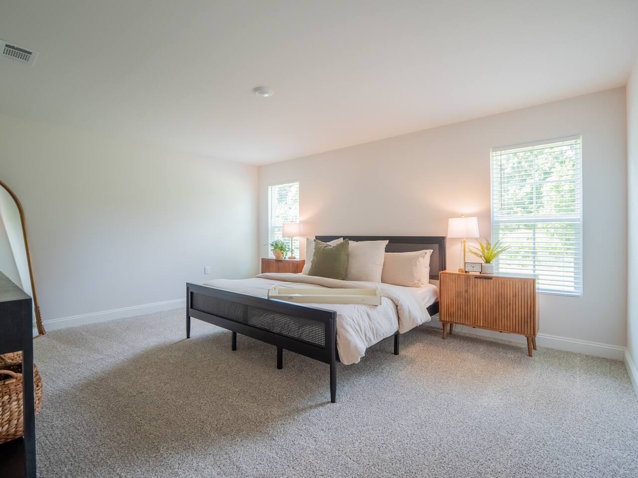 Master Suite with 1 king bed
