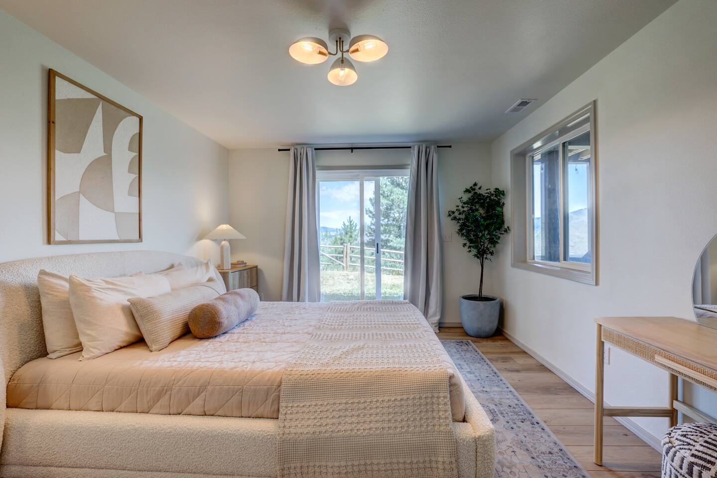 Third Bedroom with queen bed